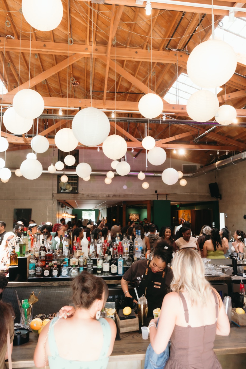 Full bar pours